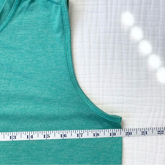 Avia green athletic tank top sleeveless size Medium (8-10) -Great condition - Picture 3 of 7